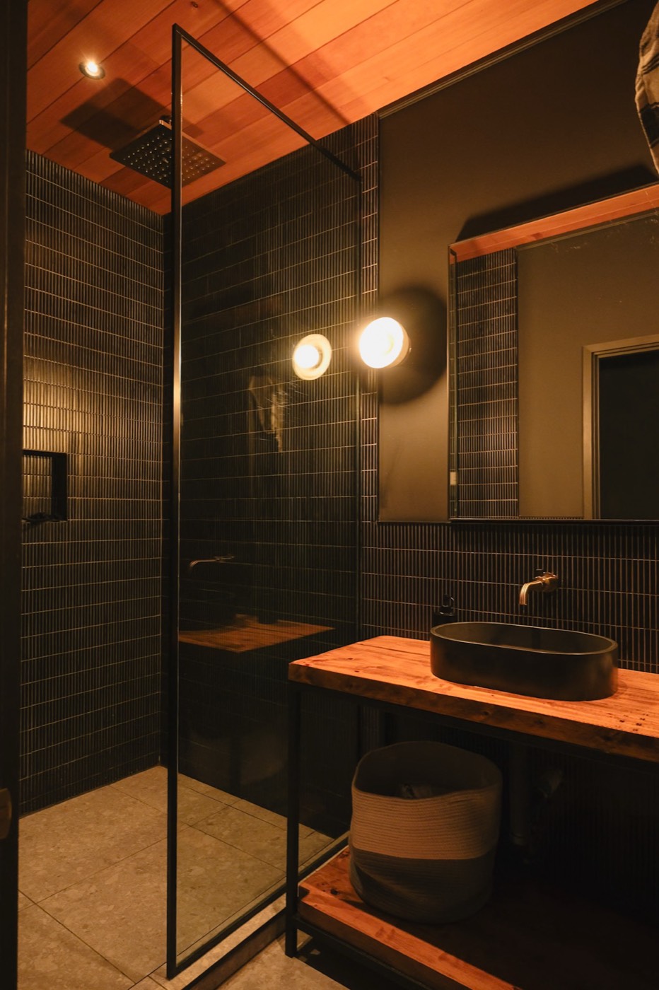 Black Oak Lodge kitchen with modern amenities